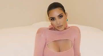 Kim Kardashian impressiona com cintura fina - Instagram