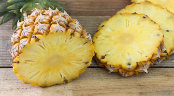 Por melhorar o processo digestivo, o abacaxi acelera o metabolismo e a queima de gordura. - Foto Shutterstock