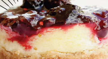 Cheesecake com calda de frutas vermelhas - Divulgação