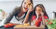 A família precisa se engajar para que a criança perca peso - Shutterstock