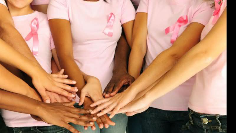 Exposição retrata a história de superação de mulheres contra o câncer - Shutterstock