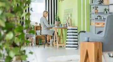 Ter plantas no escritório beneficia a produtividade e a saúde - Shutterstock