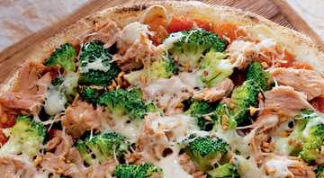Pizza de atum com brócolis - Divulgação