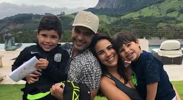 Zezé Di Camargo com Wanessa Camargo e os filhos da cantora - Reprodução/Instagram