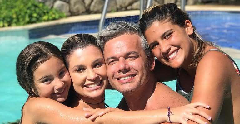 Flávia Alessandra com sua família - Reprodução/Instagram
