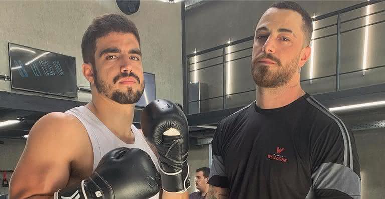 Felipe Titto e Caio Castro aparecem sem camisa em foto e exibem 'tanquinho' - Reprodução/Instagram