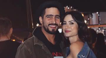 Thaila Ayala posou ao lado do marido, Renato Góes, e novo integrante da família - Instagram