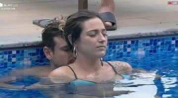 Guilherme e Tati protagonizam cena de sexo na piscina da Fazenda  - Divulgação/PlayPlus