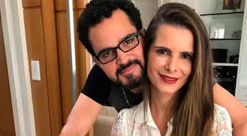 Luciano Camargo e Flávia Fonseca trocam carícias em camarim de show - Instagram