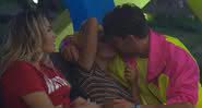 Hariany e Lucas se rendem a beijão em 'A Fazenda' - Record TV