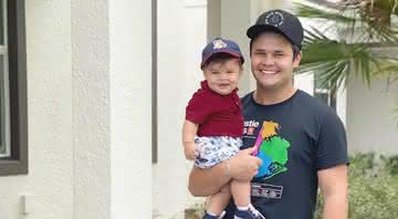 Matheus Aleixo, da dupla com Kauan, posta clique com filho e deixa fãs apaixonados  - Instagram