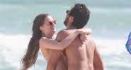 Agatha Moreira e Rodrigo Simas são flagrados na praia - AgNews