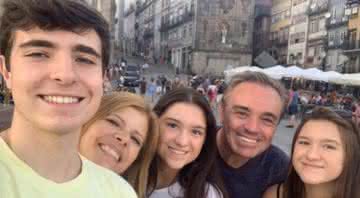 Família de Gugu Liberato vai aos prantos com estado de saúde do apresentador - Instagram