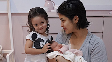 Letícia Almeida, ao retornar da maternidade, e as duas filhas. - Instagram
