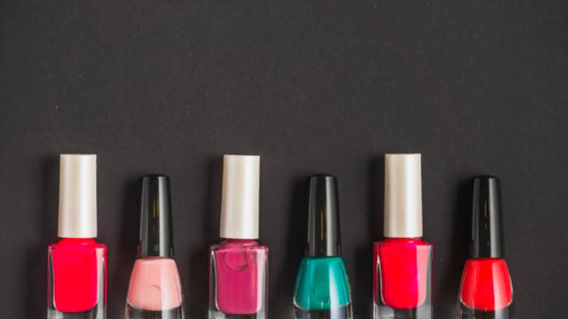 Nova moda para unhas é pintar uma de cada cor. Você usaria? - Viva