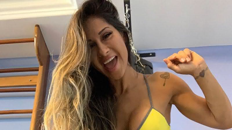 Mayra Cardi ostenta corpão na piscina - Instagram