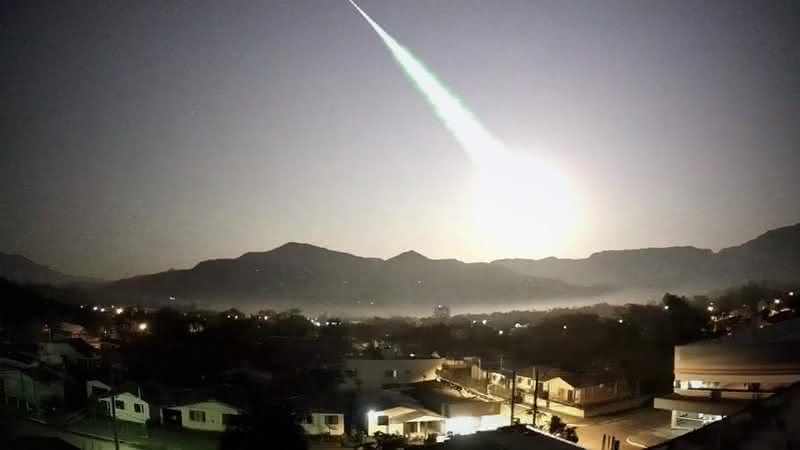 Meteoro de grande magnitude explode e faz clarão no céu de RS e SC - Reprodução