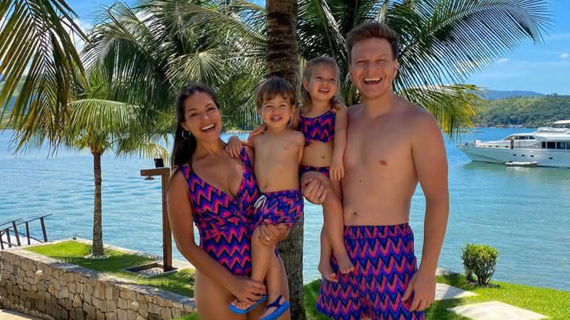 Michel Teló se diverte com os fihos Melinda e Teodoro - Instagram