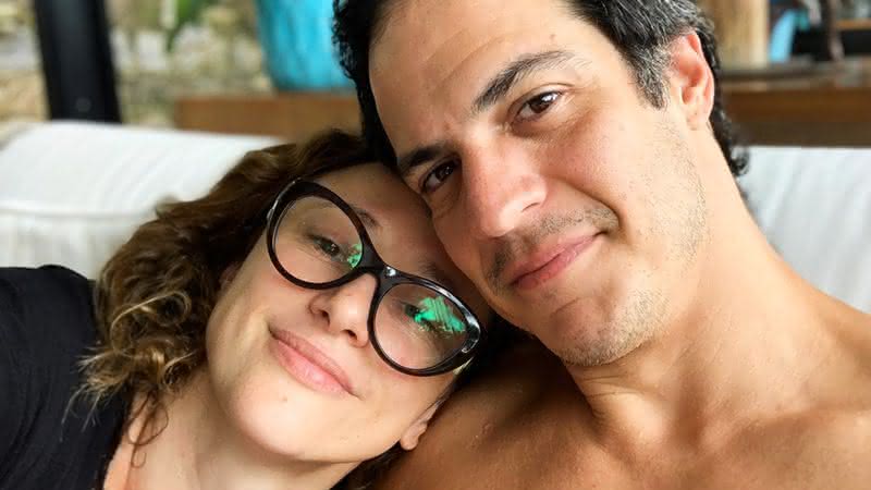 Mateus Solano surge ao lado de esposa e brincadeira romântica diverte web: "Ainda não estou curado" - Instagram