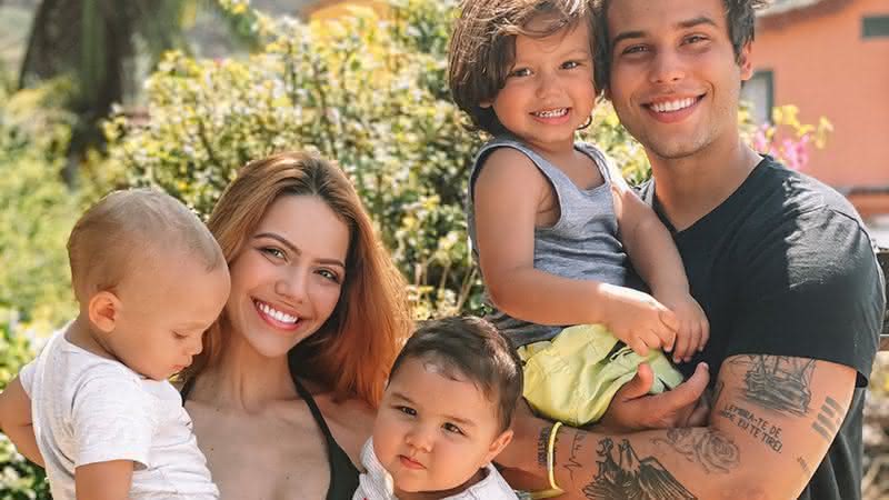 Sarah Poncio e o marido Jonathan adotam Josué, terceiro filho do casal - Instagram