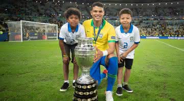 Thiago Silva compartilha foto do filho Iago e encantou os seguidores - Instagram
