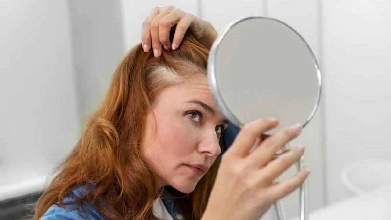 Queda de cabelo no inverno: saiba os motivos e como evitar - Freepik
