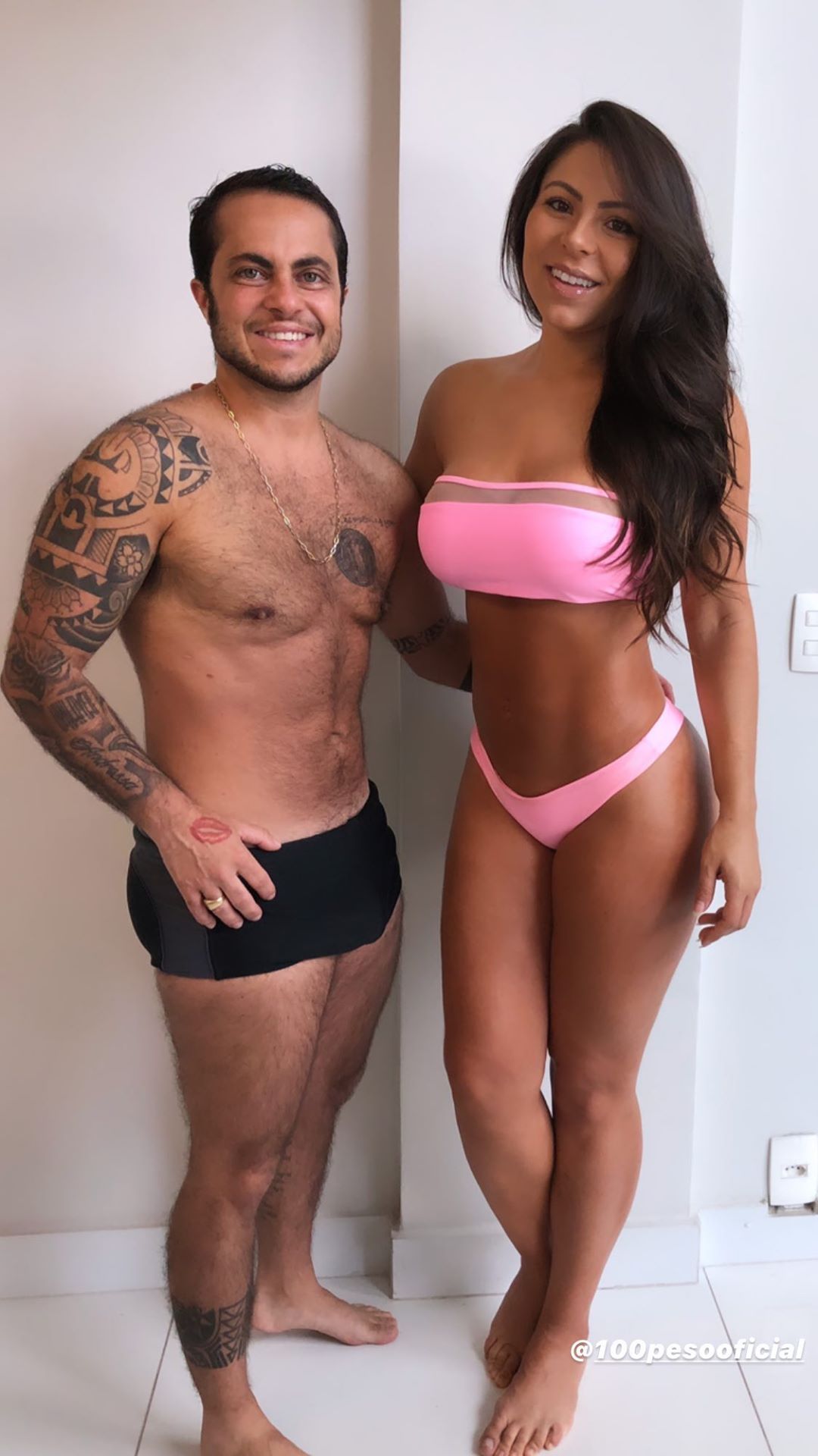 Thammy Ferreira e Andressa Miranda posam com roupas de banho
