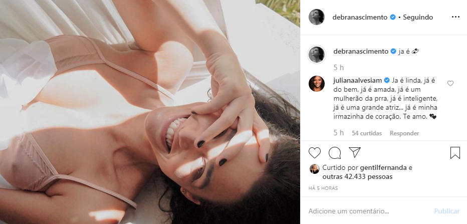 Reluzente, Débora Nascimento surge em clique íntimo e fãs elogiam: "Perfeição"