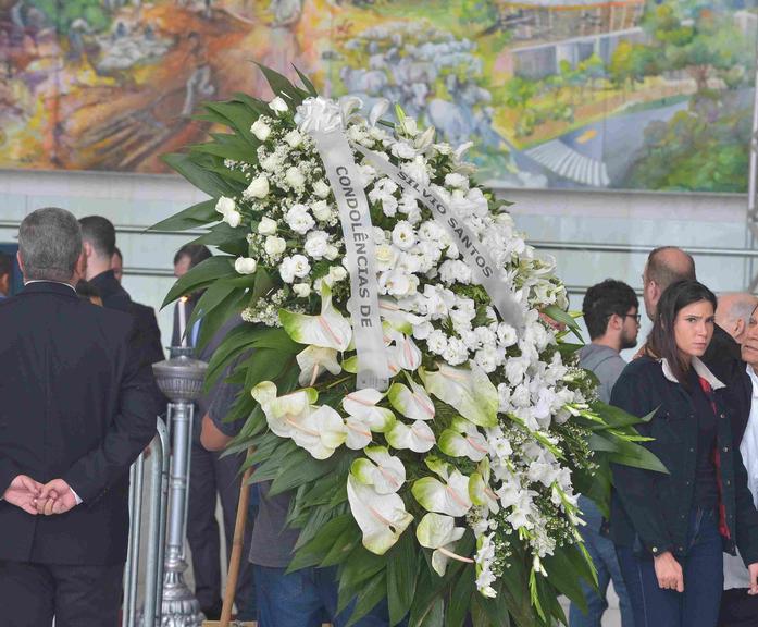 Coroa de flores enviada por Silvio Santos