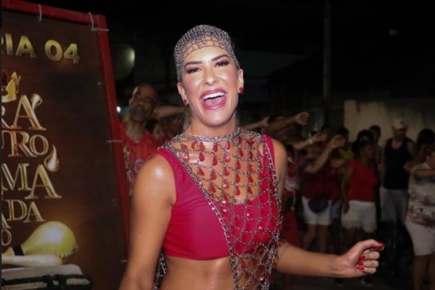 Lorena Improta em ensaio de Carnaval 2020