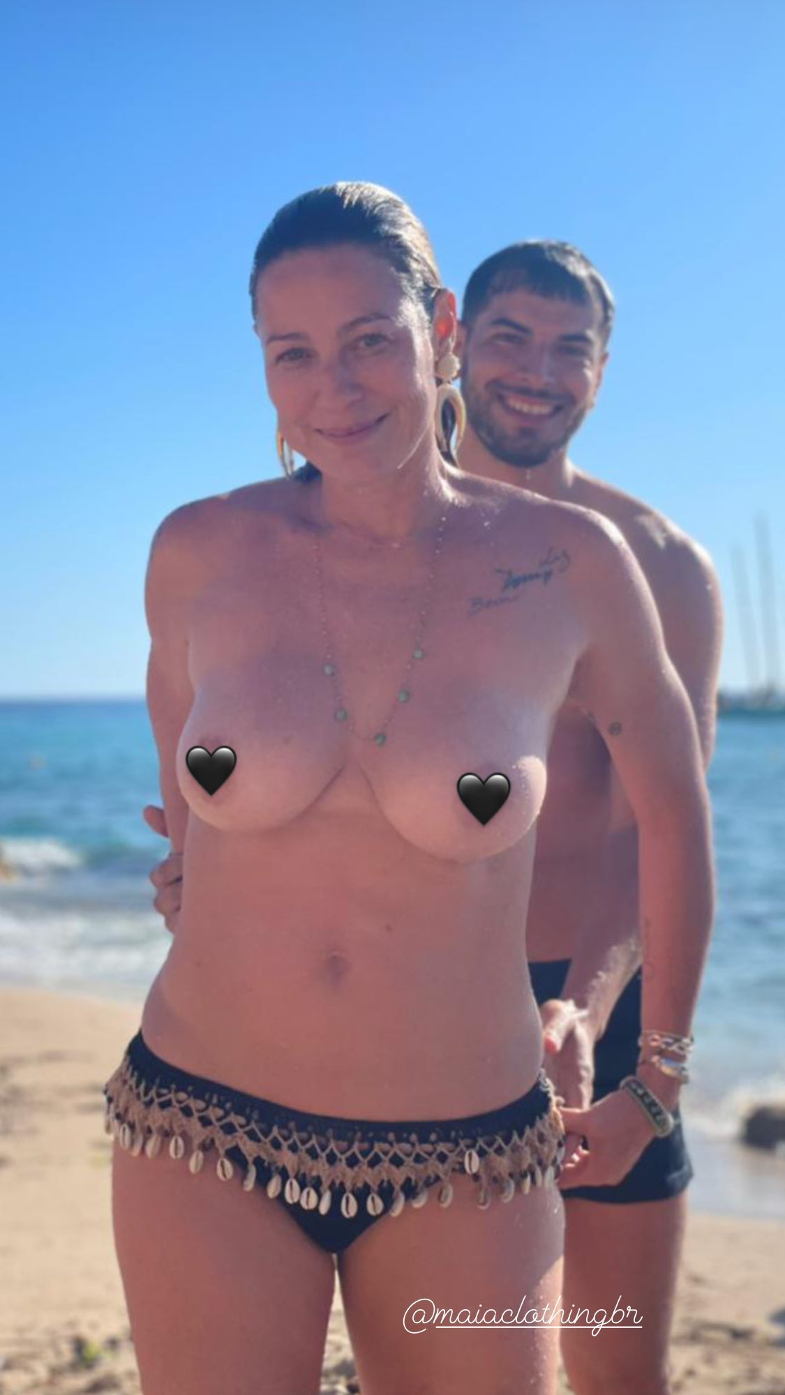 Luana Piovani faz topless em momento íntimo com o namorado