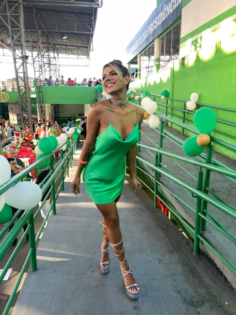 Hariany Almeida usa look exclusivo em evento; Veja